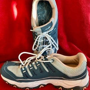 Avia womens athletic shoe